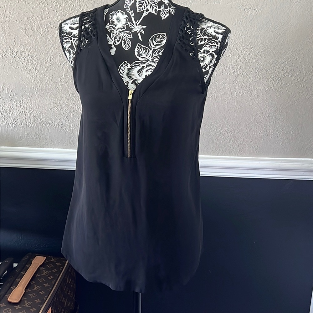 Express Small Black Top - image 1